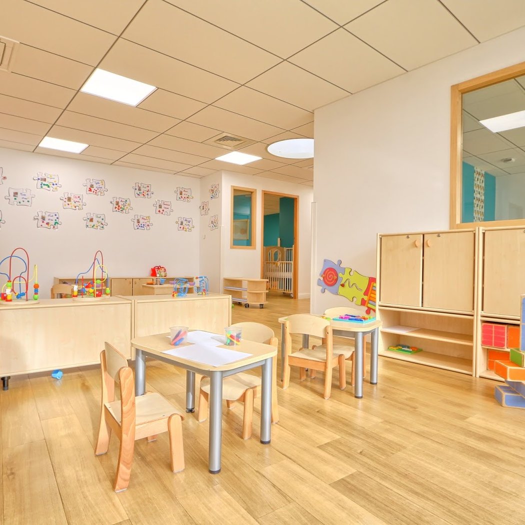 School Montessori Bilingual - Les Petites Canailles 1